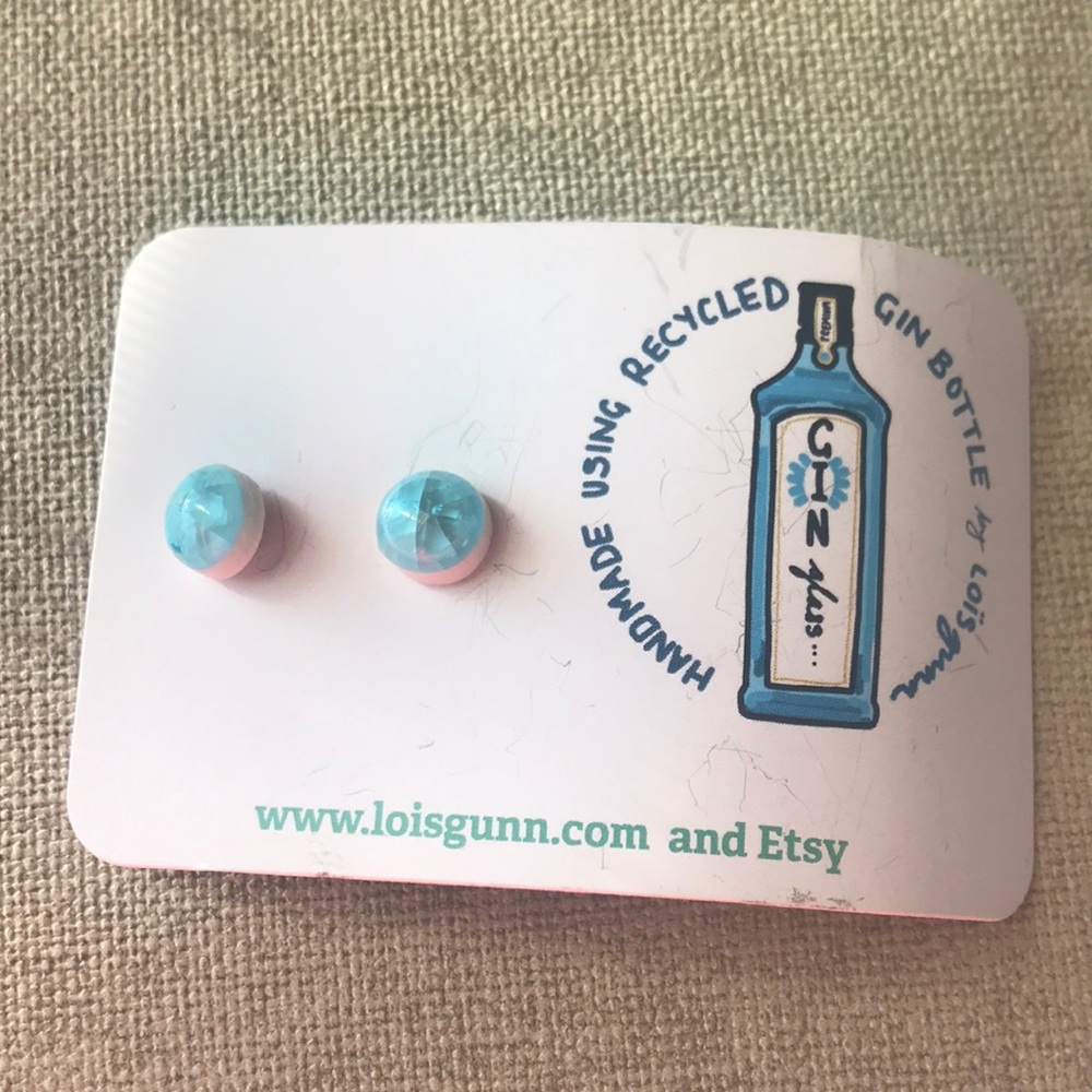 Brand new Lois Gunn Bombay Sapphire Studs